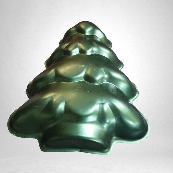 Vintage Wilton 2005 Green Aluminum Christmas Tree Cake Pan Baking Mold # 2105- … - Picture 2 of 4